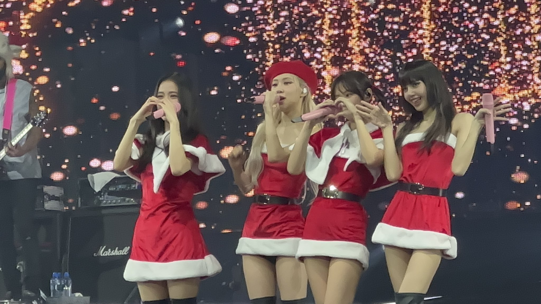 ของขวัญส่งท้ายปี “BLACKPINK”  โชว์คริสต์มาส แบบ ‘Mean Girls’ ที่อัมสเตอร์ดัม