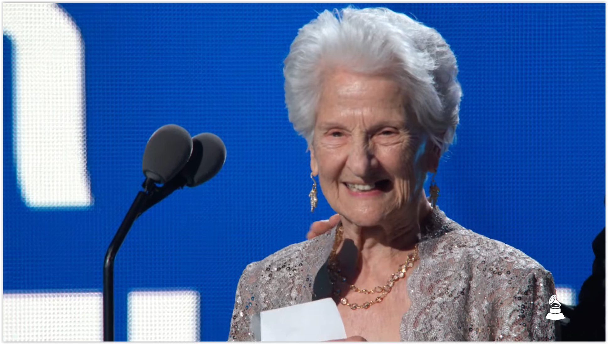 “Angela Álvarez” ได้ Best New Artist งาน “Latin Grammy 2022” ในวัย 95ปี “Angela Álvarez” ได้ Best New Artist งาน “Latin Grammy 2022” ในวัย 95ปี