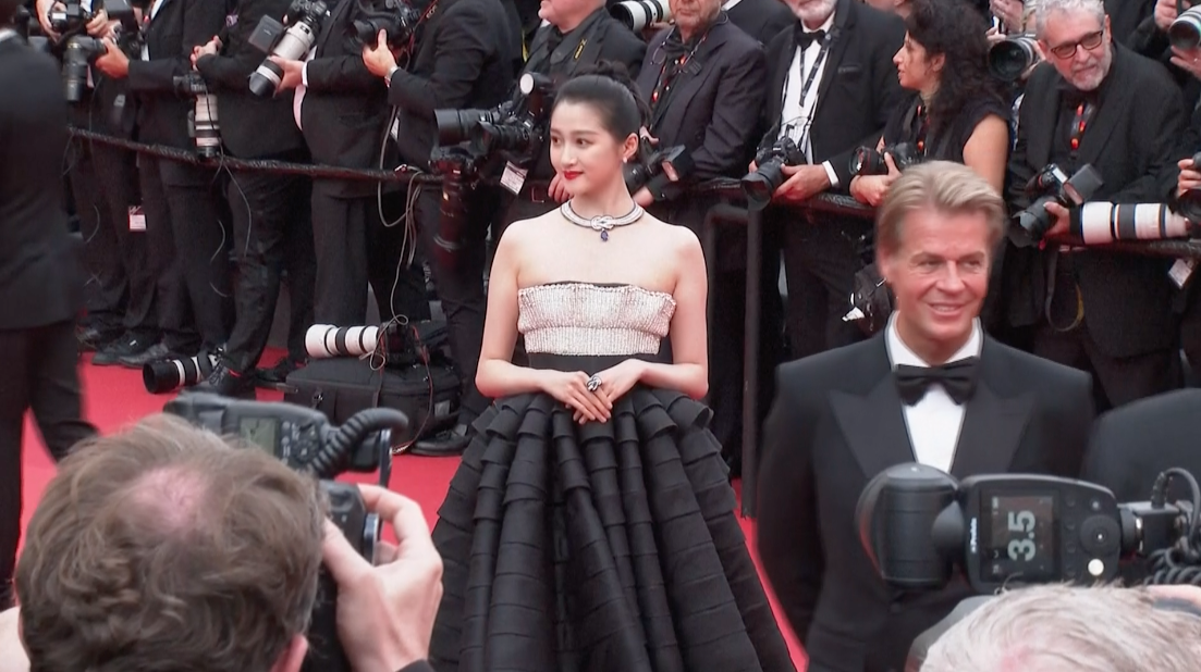 'ชมพู่ อารยา - ฟ่านปิงปิง'!! นำโผ Best Dress เมืองคานส์วันแรกของ Vogue Singapore