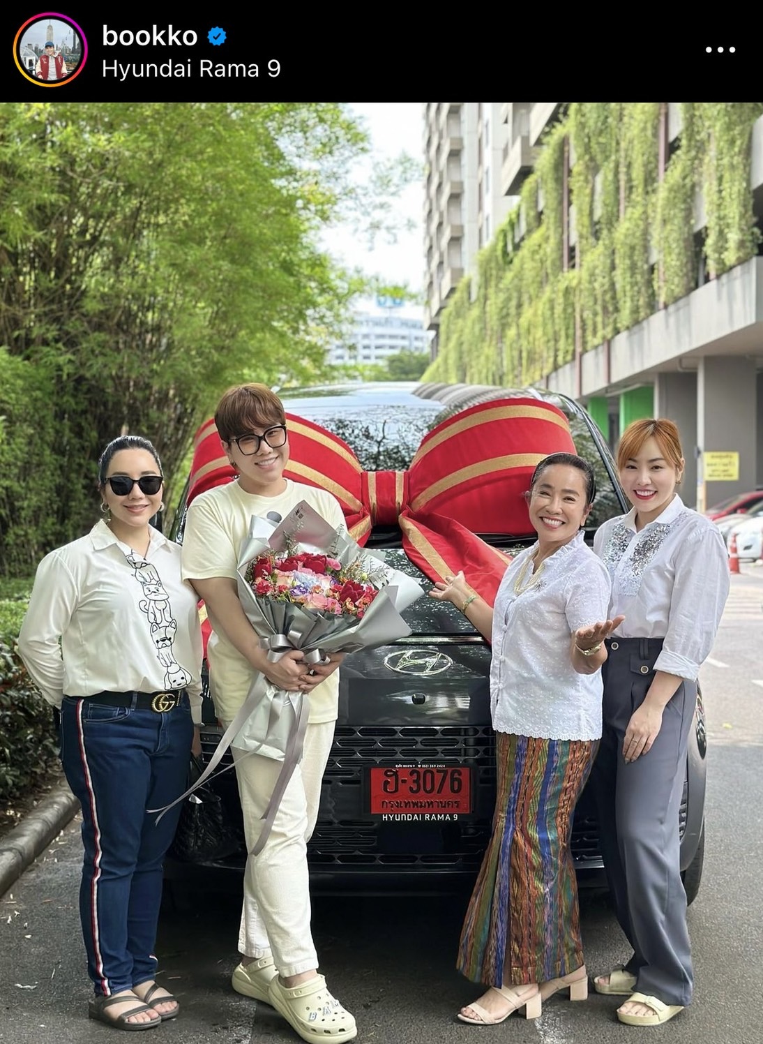 สุดปัง! ดีเจบุ๊คโก๊ะ ทุ่มเงินสดถอยรถป้ายแดงเป็นของขวัญวันเกิดให้กับตัวเอง สุดปัง! ดีเจบุ๊คโก๊ะ ทุ่มเงินสดถอยรถป้ายแดงเป็นของขวัญวันเกิดให้กับตัวเอง