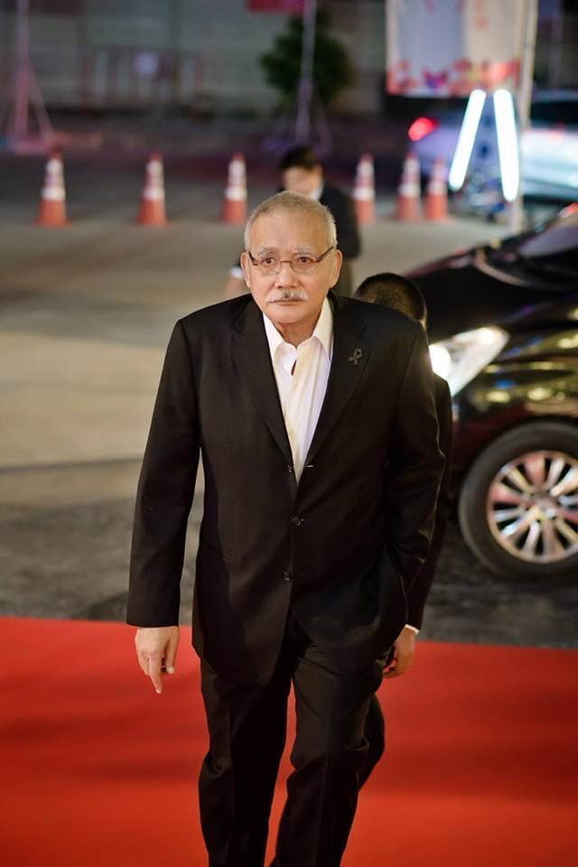 คุณชายอดัม โพสต์เตือน หลังมีคนแอบอ้างชื่อ ท่านมุ้ย ข่มขู่คุกคาม คุณชายอดัม โพสต์เตือน หลังมีคนแอบอ้างชื่อ ท่านมุ้ย ข่มขู่คุกคาม