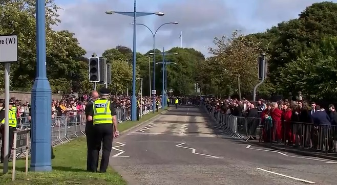 เคลื่อนพระบรมศพ ควีนเอลิซาเบธที่ 2 ออกจากพระตำหนักบัลมอรัล