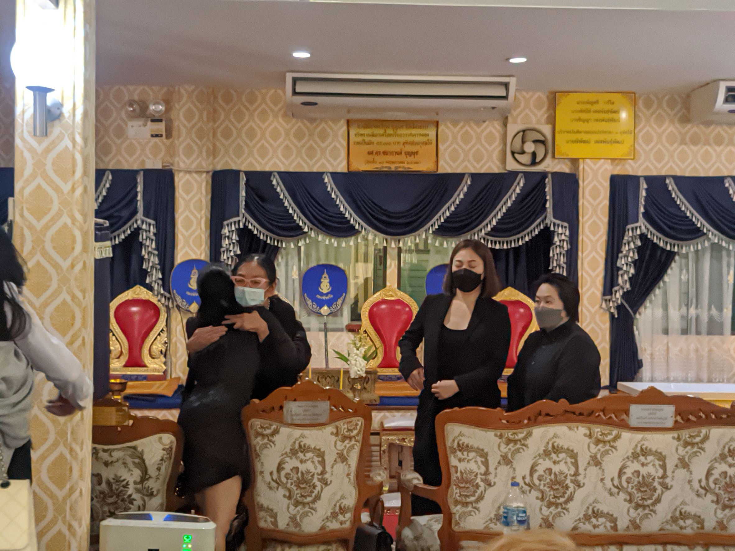 บรรยากาศพิธีรดน้ำศพอดีตนักแสดง ผิง พิมพาภ บรรยากาศพิธีรดน้ำศพอดีตนักแสดง ผิง พิมพาภ