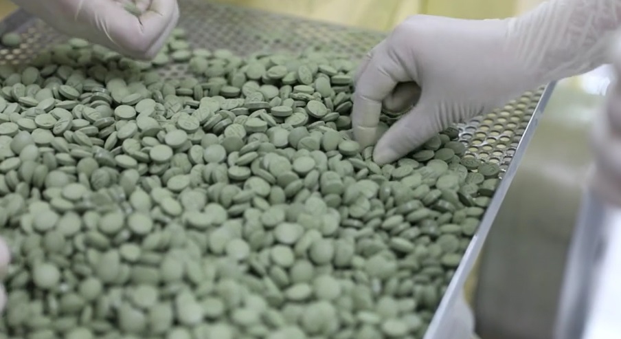 สมศักดิ์ ตรวจ ฟ้าทะลายโจรอัดเม็ด ผลิตจากเครื่องปั๊มยาบ้า ยันสะอาดปลอดภัย สมศักดิ์ ตรวจ ฟ้าทะลายโจรอัดเม็ด ผลิตจากเครื่องปั๊มยาบ้า ยันสะอาดปลอดภัย