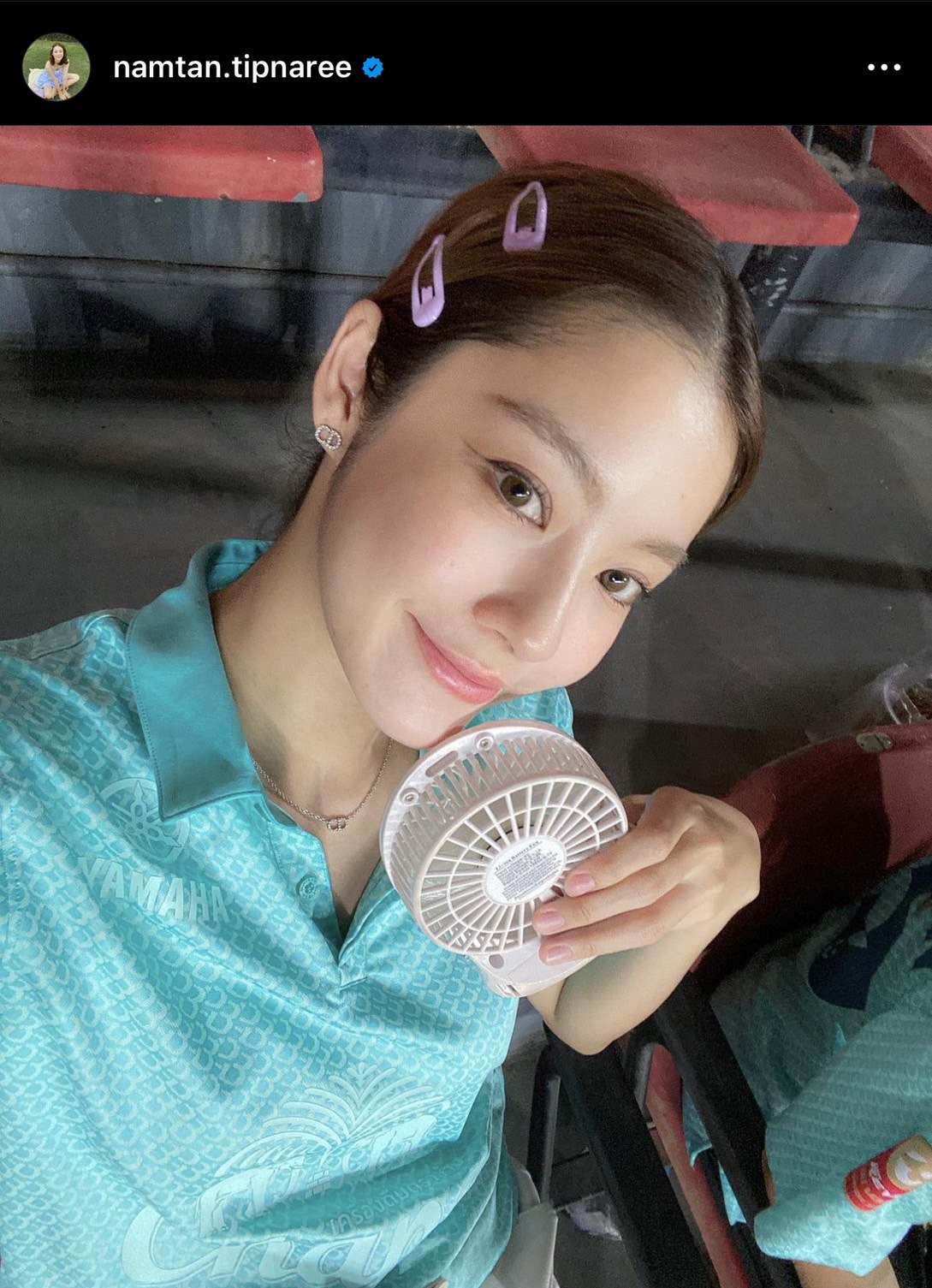 โมเมนต์น่ารัก น้ำตาล ทิพย์นารี ตามเชียร์พี่ชาย ต้น นฤบดินทร์ ติดขอบสนาม