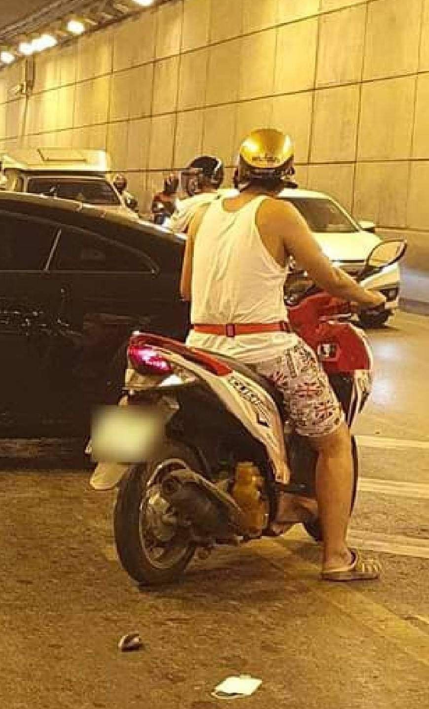 เงิบกันทั้งถนน ‘เก๋งกลับรถในอุโมงค์’ จยย.ชนบาดเจ็บ เงิบกันทั้งถนน ‘เก๋งกลับรถในอุโมงค์’ จยย.ชนบาดเจ็บ