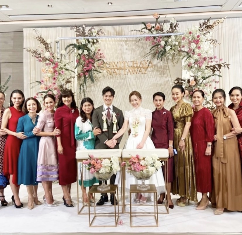 ดี้ ปัทมา -เอ๋ กษมา สุดปลื้ม หมอพลอย ลูกสาว จูงมือแฟนหนุ่มเข้าพิธีแต่งงานแล้ว ดี้ ปัทมา -เอ๋ กษมา สุดปลื้ม หมอพลอย ลูกสาว จูงมือแฟนหนุ่มเข้าพิธีแต่งงานแล้ว