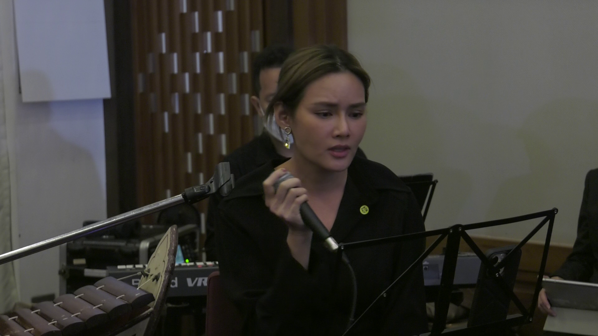 หญิง รฐา - ฮัท จิรวิชญ์ ร่วมขับร้องเพลงเพื่อไว้อาลัย หม่อมน้อย หญิง รฐา - ฮัท จิรวิชญ์ ร่วมขับร้องเพลงเพื่อไว้อาลัย หม่อมน้อย