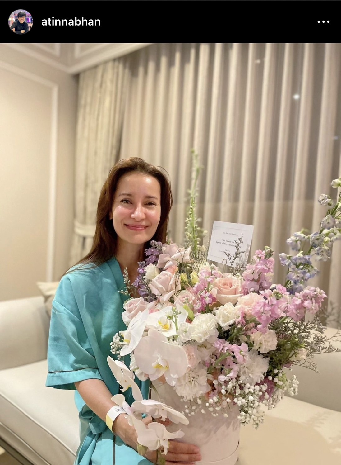 แฟนคลับแห่ส่งกำลังใจ แอน ทองประสม แอดมิตเข้าโรงพยาบาล แฟนคลับแห่ส่งกำลังใจ แอน ทองประสม แอดมิตเข้าโรงพยาบาล