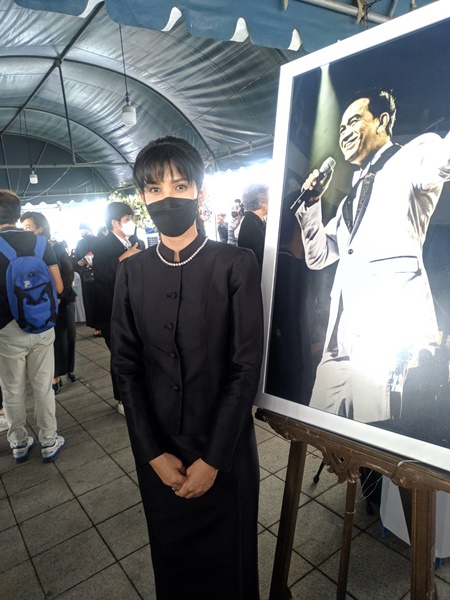 อี๊ฟ ขอความร่วมมือแขกที่มางานสวดอภิธรรม คุณพ่อต้อย เศรษฐา ปฏิบัติตัวอย่างเคร่งครัด!!