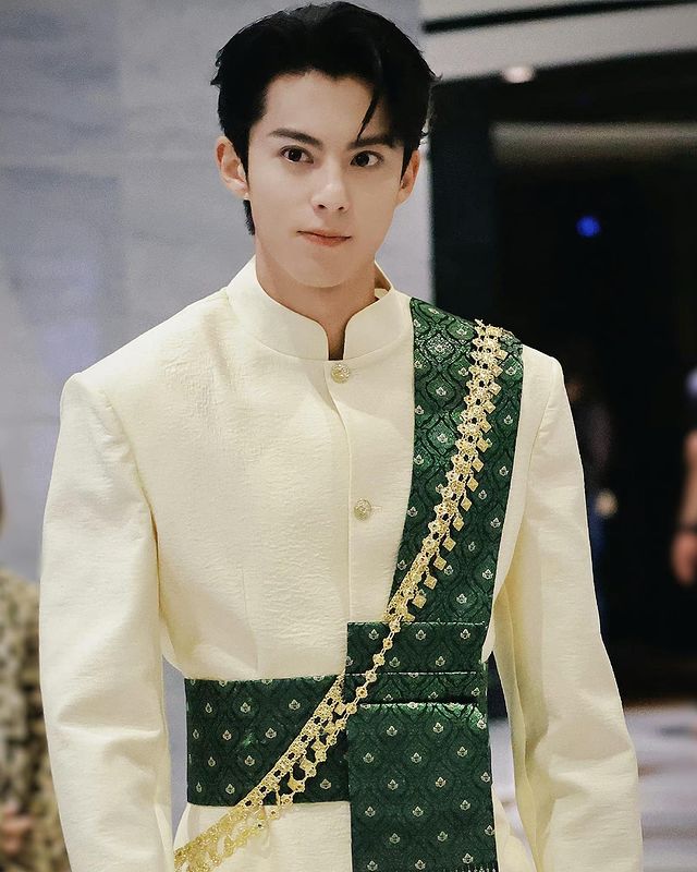 ตี๋กลับแล้วครับ!! แห่ส่ง ‘ดีแลน หวัง’ แน่นสนามบิน หลังเสร็จถ่ายทำ Keep Running ในไทย