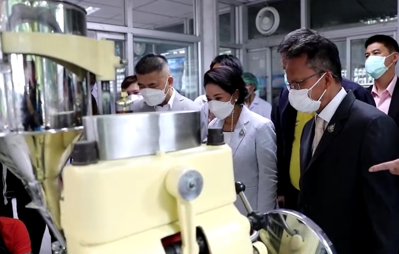 สมศักดิ์ ตรวจ ฟ้าทะลายโจรอัดเม็ด ผลิตจากเครื่องปั๊มยาบ้า ยันสะอาดปลอดภัย สมศักดิ์ ตรวจ ฟ้าทะลายโจรอัดเม็ด ผลิตจากเครื่องปั๊มยาบ้า ยันสะอาดปลอดภัย