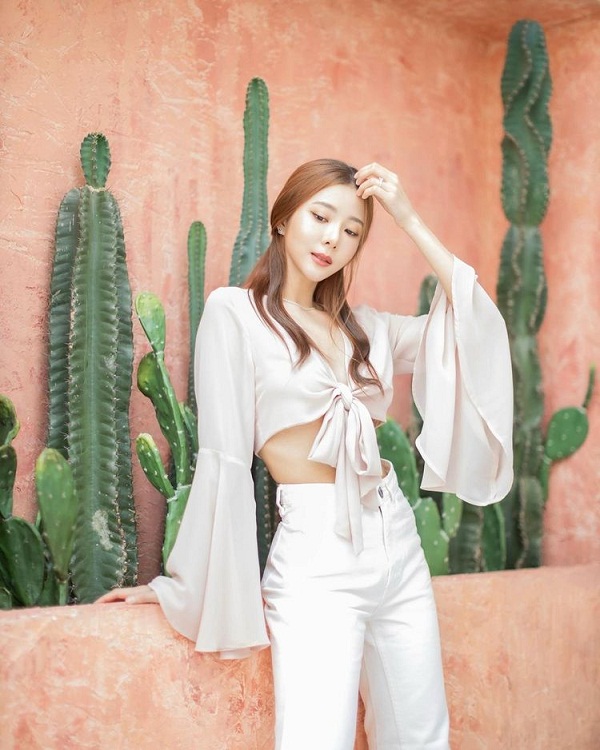 เนย วรัฐฐา ปรี๊ดแตก ออกมาเรียกร้องเรื่องการโนบราของผู้หญิง (มีคลิป) เนย วรัฐฐา ปรี๊ดแตก ออกมาเรียกร้องเรื่องการโนบราของผู้หญิง (มีคลิป)