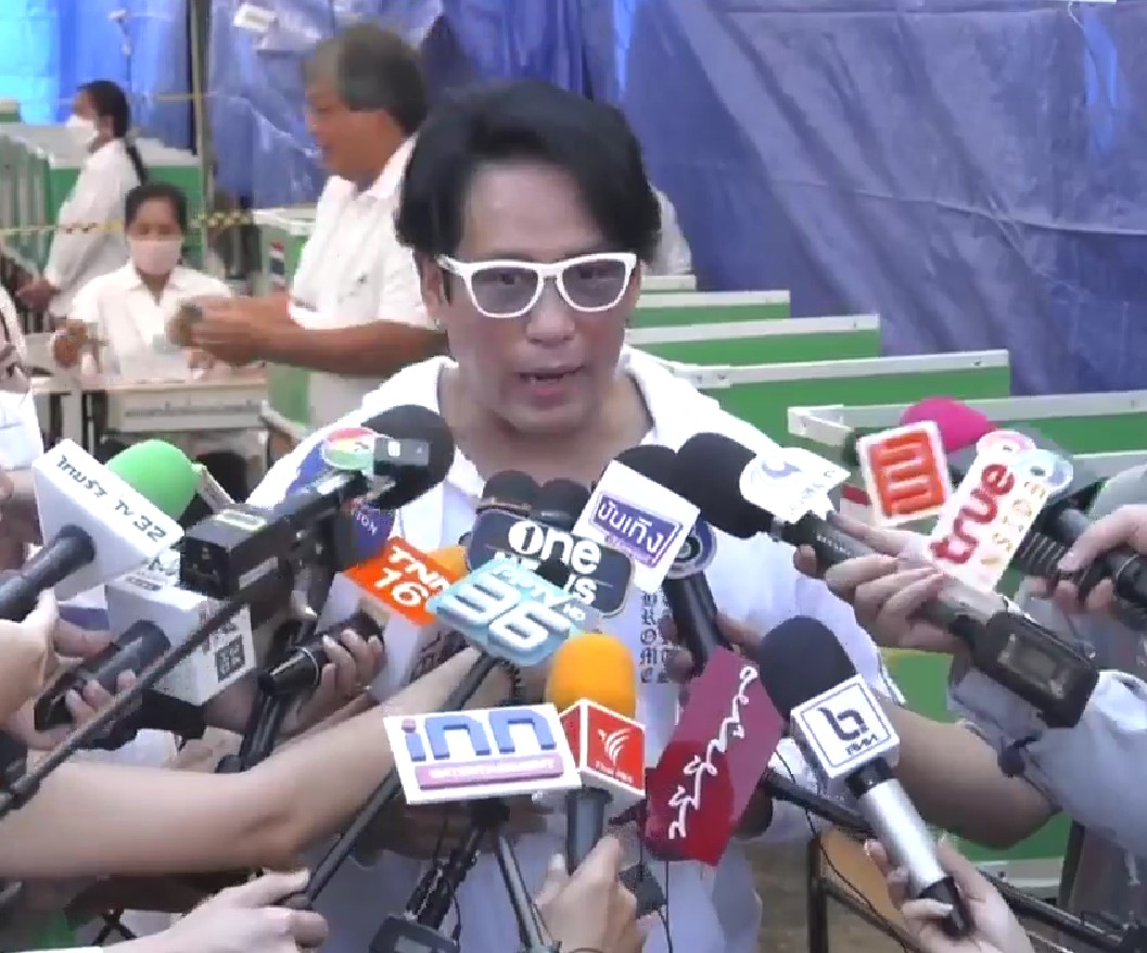 เบิร์ด ธงไชย ใช้สิทธิเลือกตั้งสมาชิกสภาผู้แทนราษฎร ปี 2566 เบิร์ด ธงไชย ใช้สิทธิเลือกตั้งสมาชิกสภาผู้แทนราษฎร ปี 2566