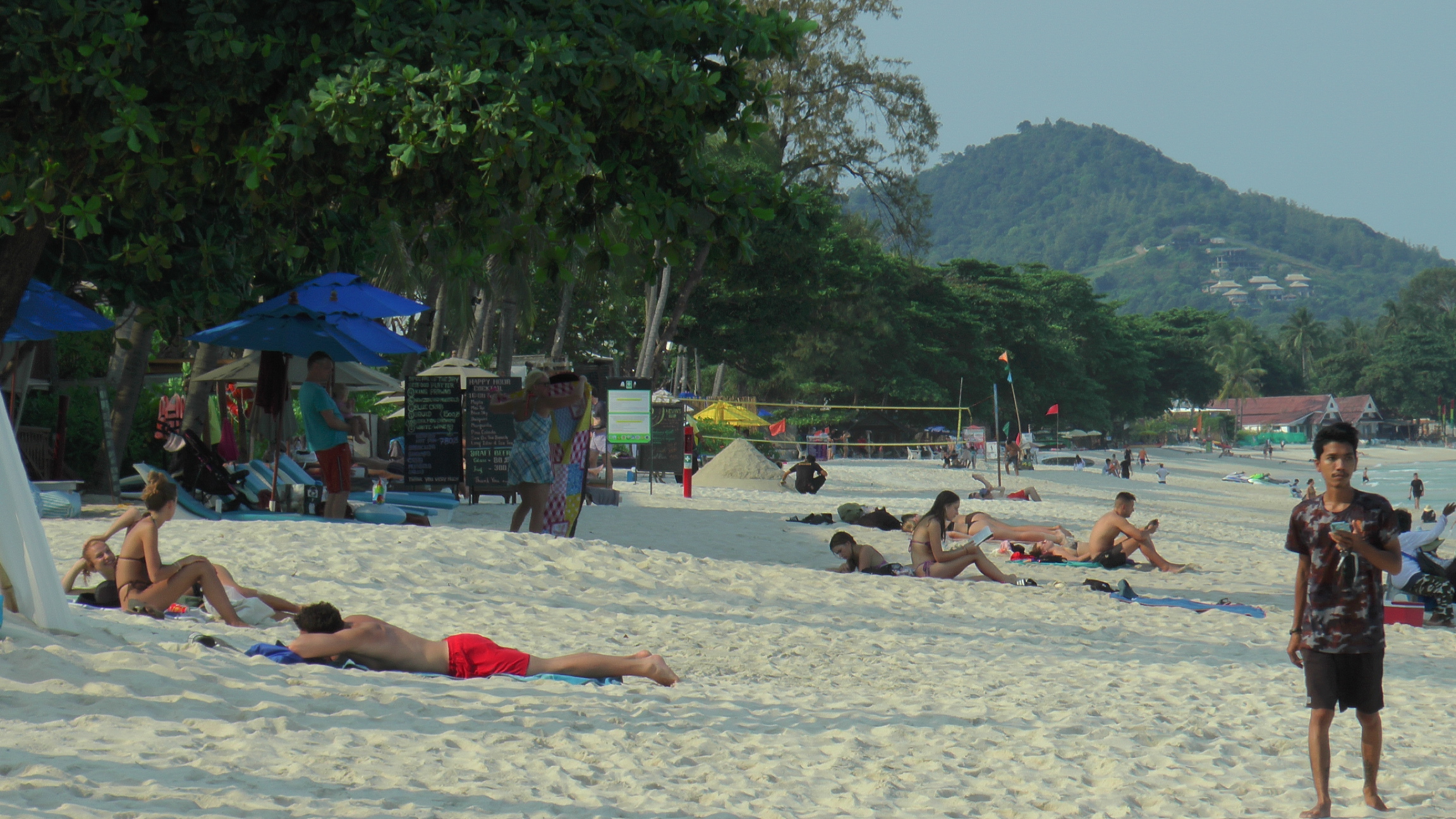 สงกรานต์ 2565 นักท่องเที่ยว แห่พักผ่อนที่เกาะสมุย สงกรานต์ 2565 นักท่องเที่ยว แห่พักผ่อนที่เกาะสมุย