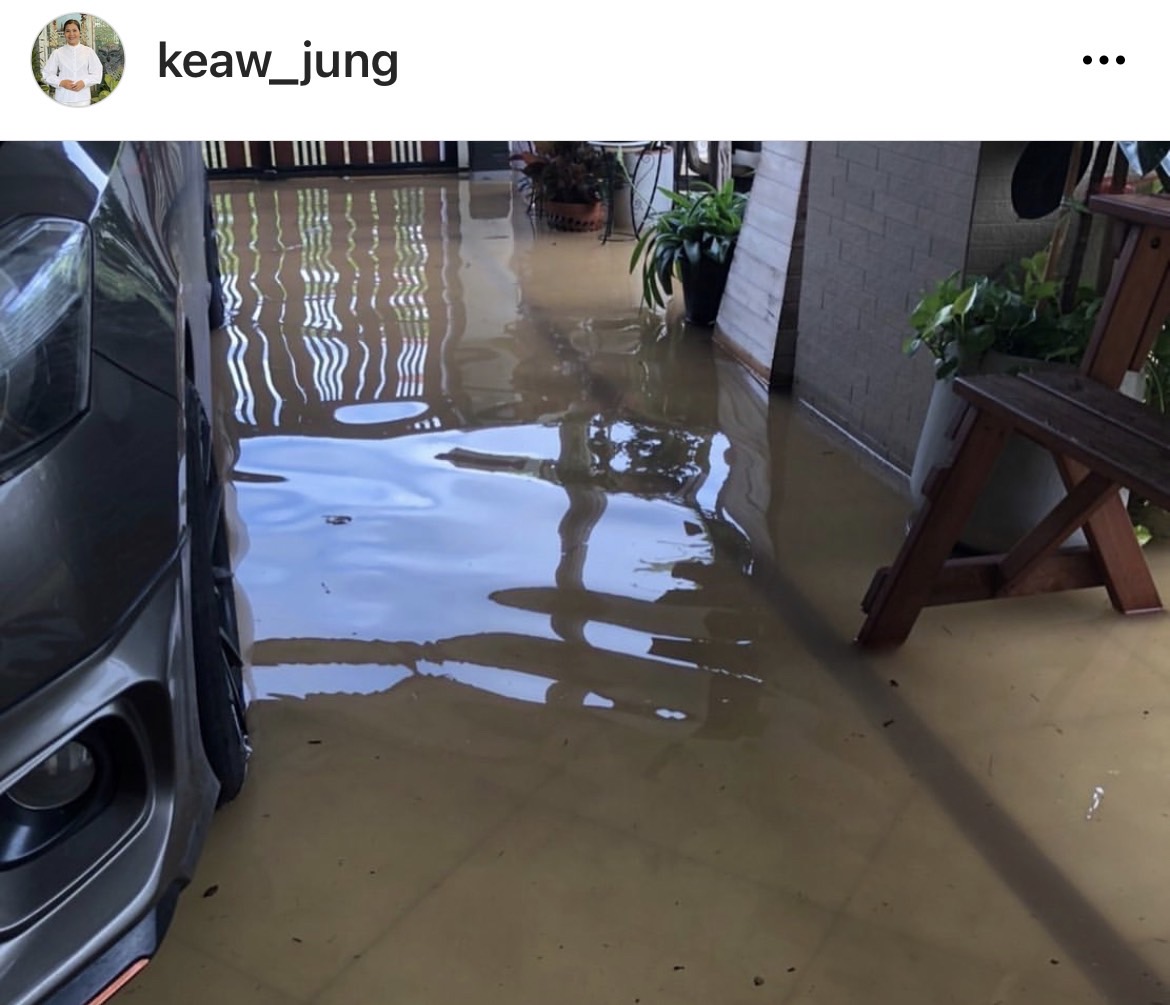 แม่แก้ว เผยสถานการณ์น้ำท่วมบ้านที่ขอนแก่นลดลงแล้ว แม่แก้ว เผยสถานการณ์น้ำท่วมบ้านที่ขอนแก่นลดลงแล้ว