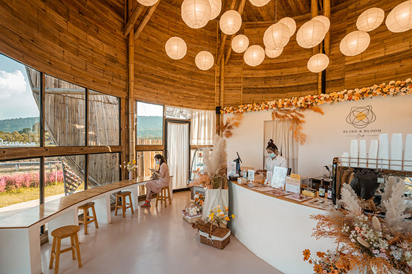 10 ที่เที่ยวปราจีนบุรี เช็กอินเมืองรอง สูดอากาศธรรมชาติใกล้กรุง 