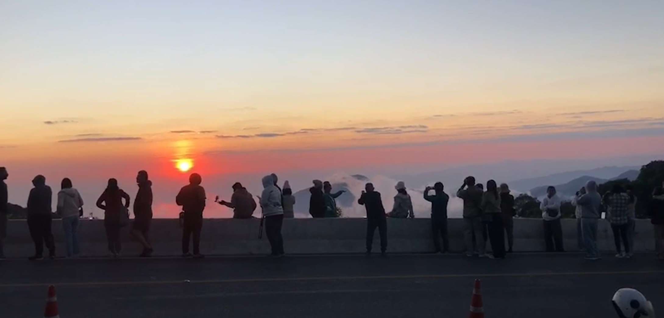 หนาวจัด! ดอยอินทนนท์ แตะ 5 องศาฯ เหมยขาบ กลับมาเยือนอีกครั้ง หนาวจัด! ดอยอินทนนท์ แตะ 5 องศาฯ เหมยขาบ กลับมาเยือนอีกครั้ง