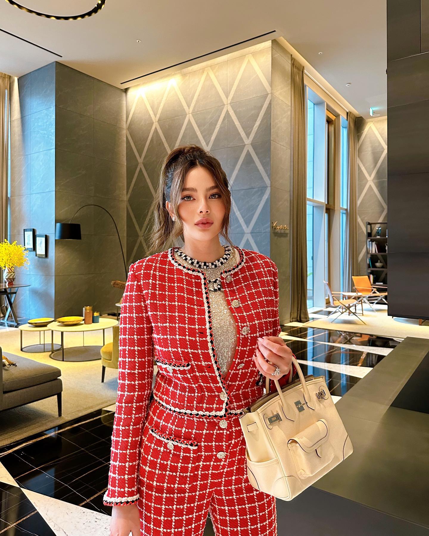 สรยุทธ เผยเครื่องประดับบนคอ ดิว อริสรา ไม่ใช่ปลอกคอฝึกสุนัข สรยุทธ เผยเครื่องประดับบนคอ ดิว อริสรา ไม่ใช่ปลอกคอฝึกสุนัข