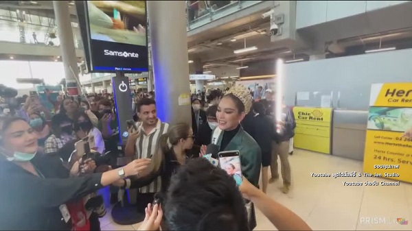 แอนนา เสืองามเอี่ยม เดินทางกลับถึงเมืองไทยแล้ว   (มีคลิป)