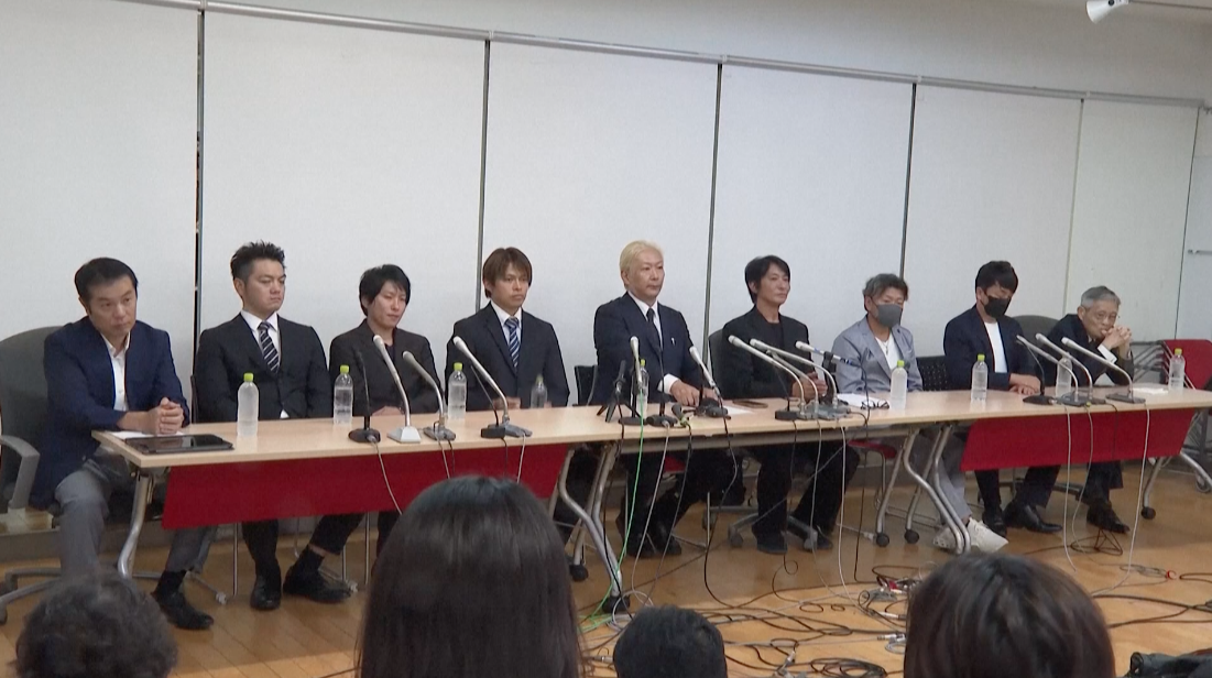 ยอมลงจากตำแหน่ง!! ‘จูลี่ เคย์โกะ ฟูจิชิมะ’ ประธานค่ายจอห์นนี่ หลังคดีทาวเพศรุมเร้า ยอมลงจากตำแหน่ง!! ‘จูลี่ เคย์โกะ ฟูจิชิมะ’ ประธานค่ายจอห์นนี่ หลังคดีทาวเพศรุมเร้า