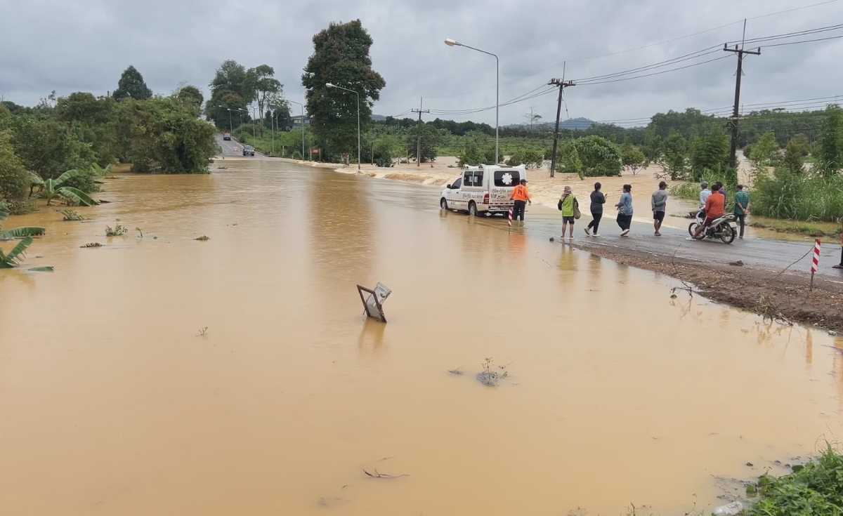 มวลน้ำจากต.สะตอ ไหลท่วมเขาสมิงแล้ว มวลน้ำจากต.สะตอ ไหลท่วมเขาสมิงแล้ว