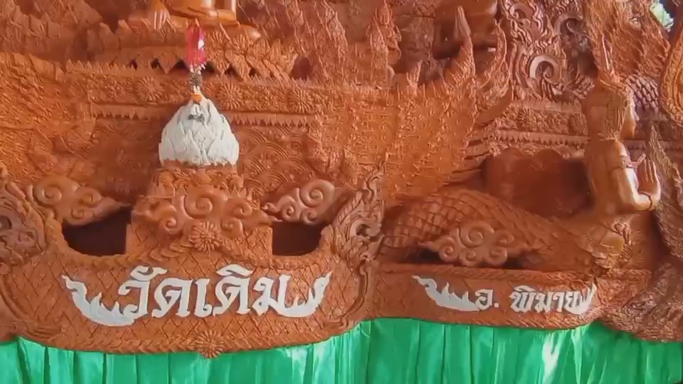 วันเข้าพรรษา 2566 โคราชแห่เทียนยิ่งใหญ่ เกาะกระแสโชว์หุ่น “พิธาจับมืออุ๊งอิ๊ง”