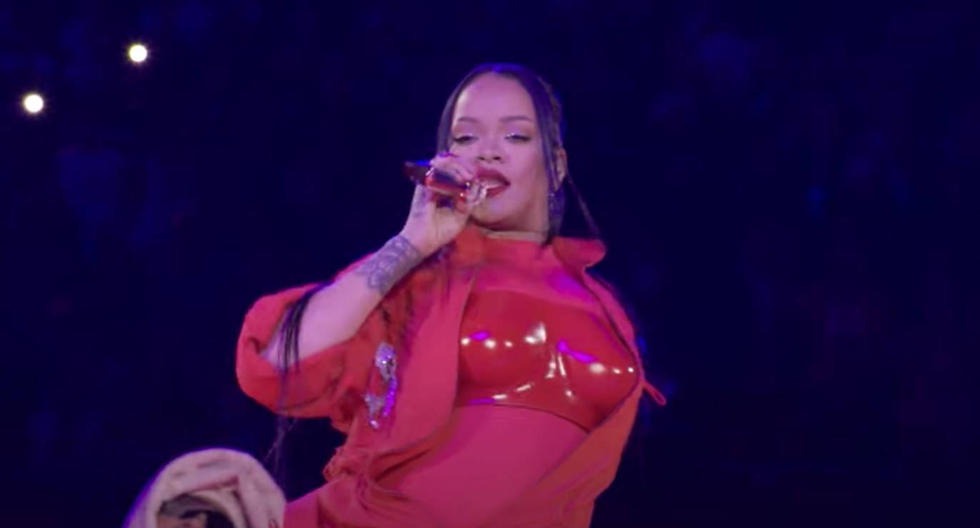 อาณิสงค์แม่ค้า! ริฮานนา ขึ้นโชว์ซูเปอร์โบวล์ยอดชม 113 ล้าน สูงสุดรอบ 6 ปี อาณิสงค์แม่ค้า! ริฮานนา ขึ้นโชว์ซูเปอร์โบวล์ยอดชม 113 ล้าน สูงสุดรอบ 6 ปี