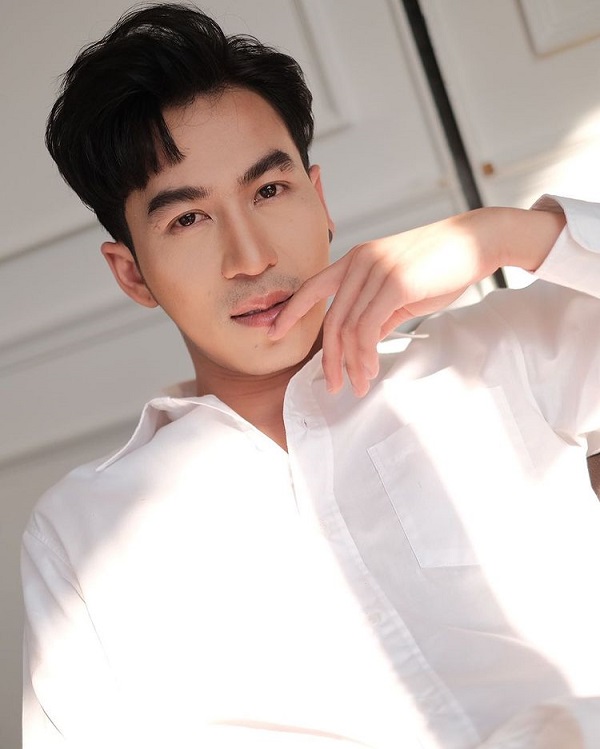 นก พงศกร พาคณะหมอลำนามวิหค เล่นคอนเสิร์ตต่อ แม้ฉากเวทีจะพังจากพายุ (มีคลิป)