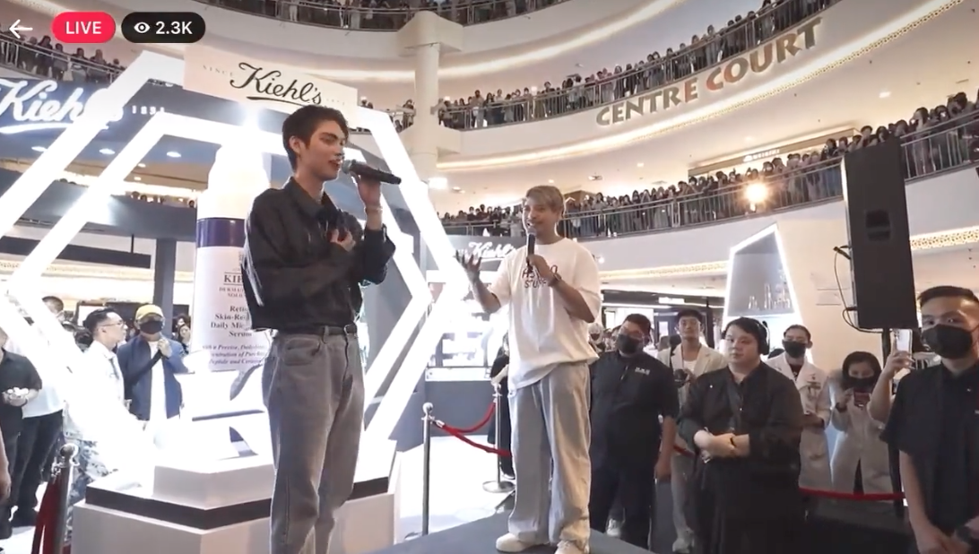 หล่อห้างแตก!! ‘ไบร์ท วชิรวิชญ์’ ลัดฟ้าเสิร์ฟฟินสบตาแฟนๆ ที่มาเลเซีย หล่อห้างแตก!! ‘ไบร์ท วชิรวิชญ์’ ลัดฟ้าเสิร์ฟฟินสบตาแฟนๆ ที่มาเลเซีย