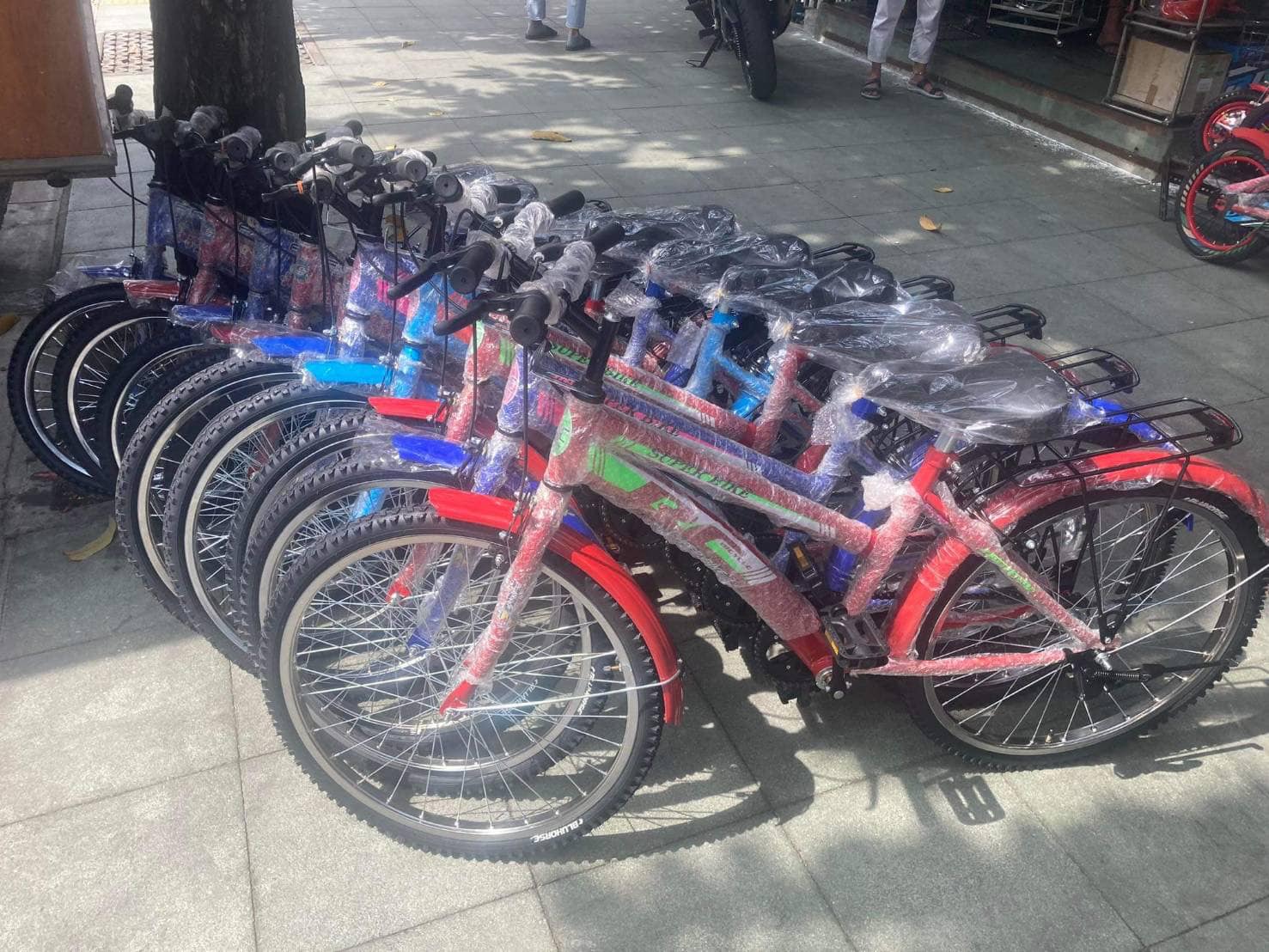 น้ำใจงาม! “จ๊ะ นงผณี” ซื้อจักรยาน มอบให้เด็กๆ ตามสัญญา น้ำใจงาม! “จ๊ะ นงผณี” ซื้อจักรยาน มอบให้เด็กๆ ตามสัญญา