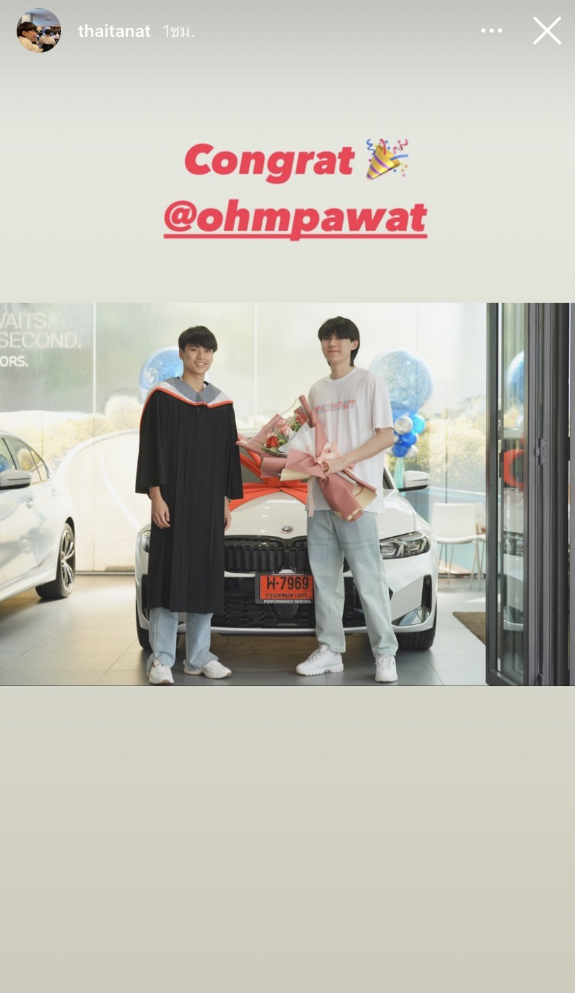 น้ำตารื้น โอม ภวัต ปริ่มใจถอยรถหรูป้ายแดงตอบแทนพระคุณพ่อ-แม่ หลังเรียนจบ