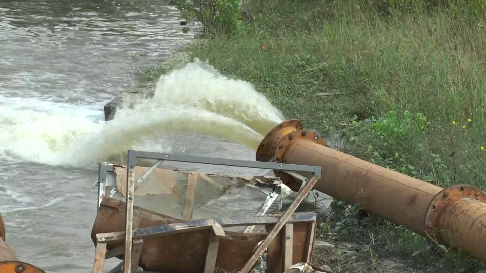ด่วน! “ผู้ว่าฯนครศรีธรรมราช” สั่งเตรียมรับมือฝนตกหนัก 4 จังหวัดอ่วม ด่วน! “ผู้ว่าฯนครศรีธรรมราช” สั่งเตรียมรับมือฝนตกหนัก 4 จังหวัดอ่วม