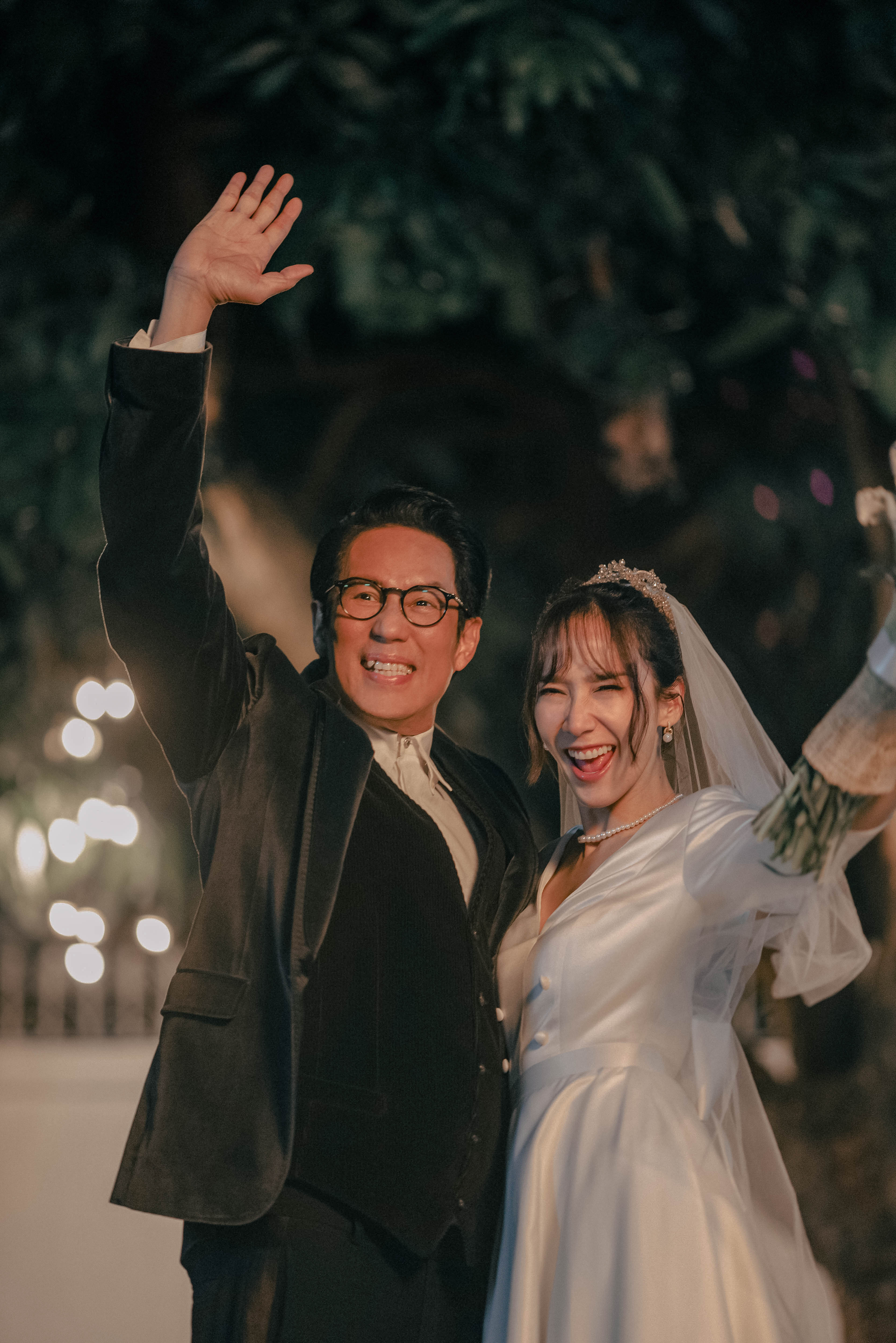 2 ซุปตาร์เมืองไทย “เบิร์ด ธงไชย” ควงคู่ “อั้ม-พัชราภา” ทดลองเข้าหอครั้งแรก! 2 ซุปตาร์เมืองไทย “เบิร์ด ธงไชย” ควงคู่ “อั้ม-พัชราภา” ทดลองเข้าหอครั้งแรก!