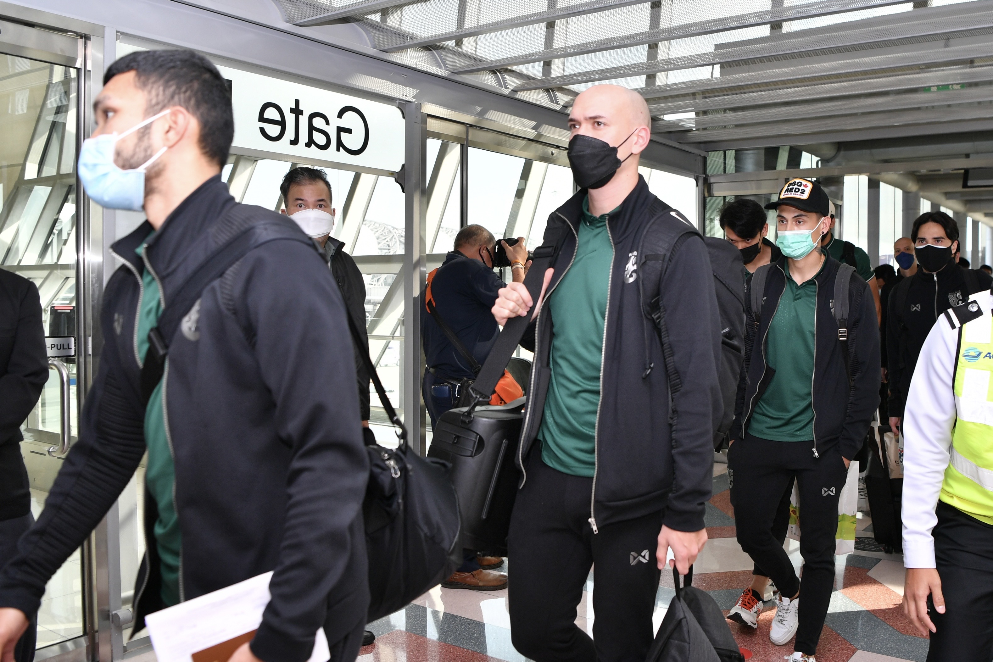 'ทีมชาติไทย' เดินทางกลับถึงบ้านเกิดพร้อมถ้วยแชมป์ซูซูกิคัพสุดชื่นมื่น 'ทีมชาติไทย' เดินทางกลับถึงบ้านเกิดพร้อมถ้วยแชมป์ซูซูกิคัพสุดชื่นมื่น