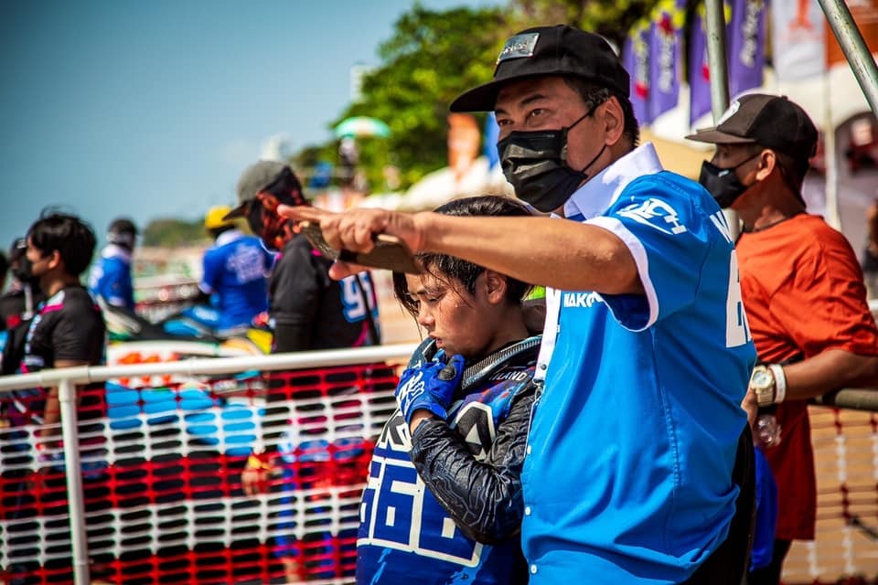 เปิ้ล นคร รำแก้บนหลัง น้องออก้า คว้าอันดับ 2 การแข่งขันเจ็ตสกีระดับโลก เปิ้ล นคร รำแก้บนหลัง น้องออก้า คว้าอันดับ 2 การแข่งขันเจ็ตสกีระดับโลก