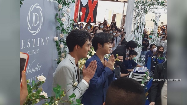 “เอิร์ท-มิกซ์” รับยังไม่ชินหลังแฟนคลับไปให้กำลังใจจนห้างแตก (มีคลิป) “เอิร์ท-มิกซ์” รับยังไม่ชินหลังแฟนคลับไปให้กำลังใจจนห้างแตก (มีคลิป)