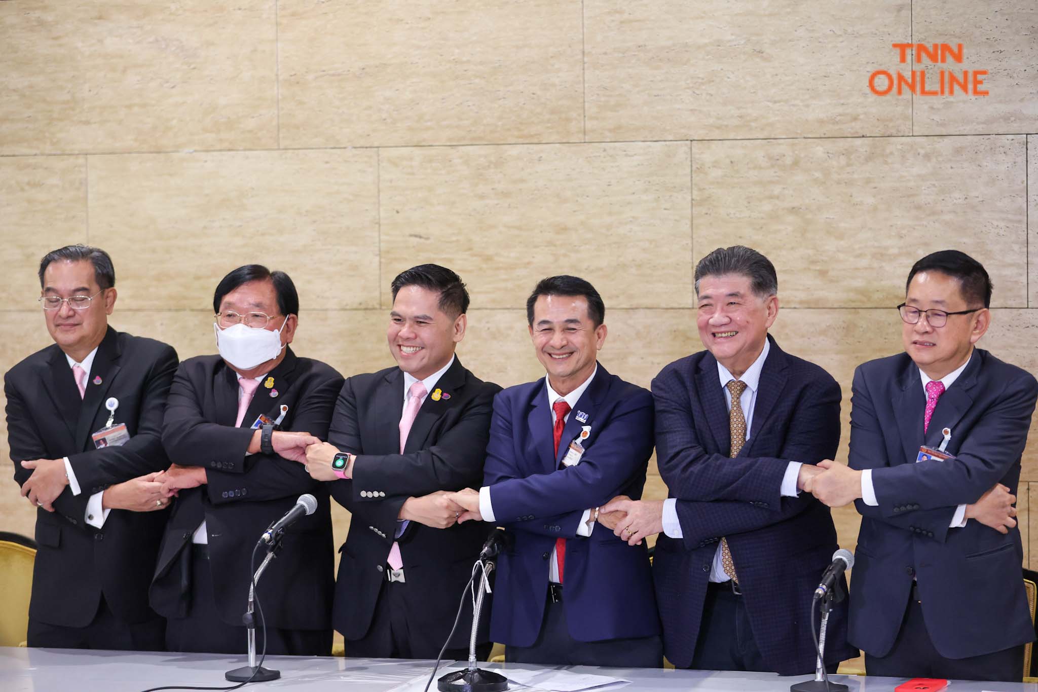 ชทพ. จับมือ พท. แถลงข่าวร่วมจัดตั้งรัฐบาล ชทพ. จับมือ พท. แถลงข่าวร่วมจัดตั้งรัฐบาล