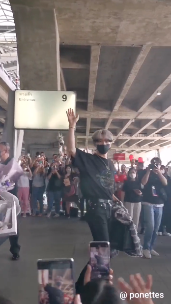 ‘พีพี กฤษฏ์ - คิมแจจุง’!! ลัดฟ้าถึงไทยวันเดียวกัน แฟนคลับแห่ต้อนรับ (มีคลิป) ‘พีพี กฤษฏ์ - คิมแจจุง’!! ลัดฟ้าถึงไทยวันเดียวกัน แฟนคลับแห่ต้อนรับ (มีคลิป)