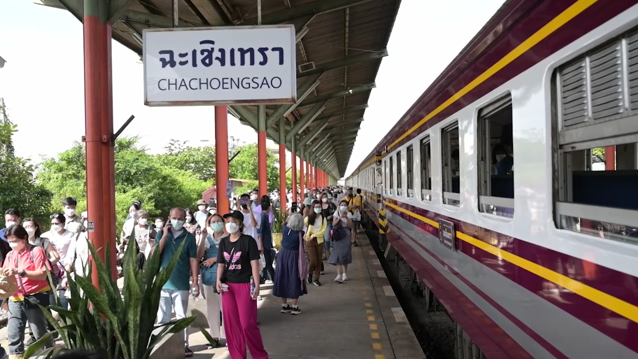 ประมวลภาพ ขบวนรถจักรไอน้ำวันพ่อแห่งชาติ เติมบุญ.. สุขใจ