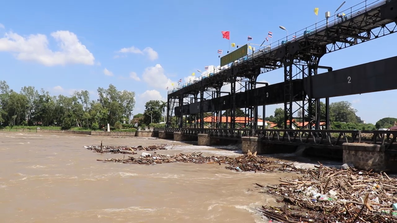 อยุธยายังท่วมหนัก 30,000 ครัวเรือนเดือดร้อน
