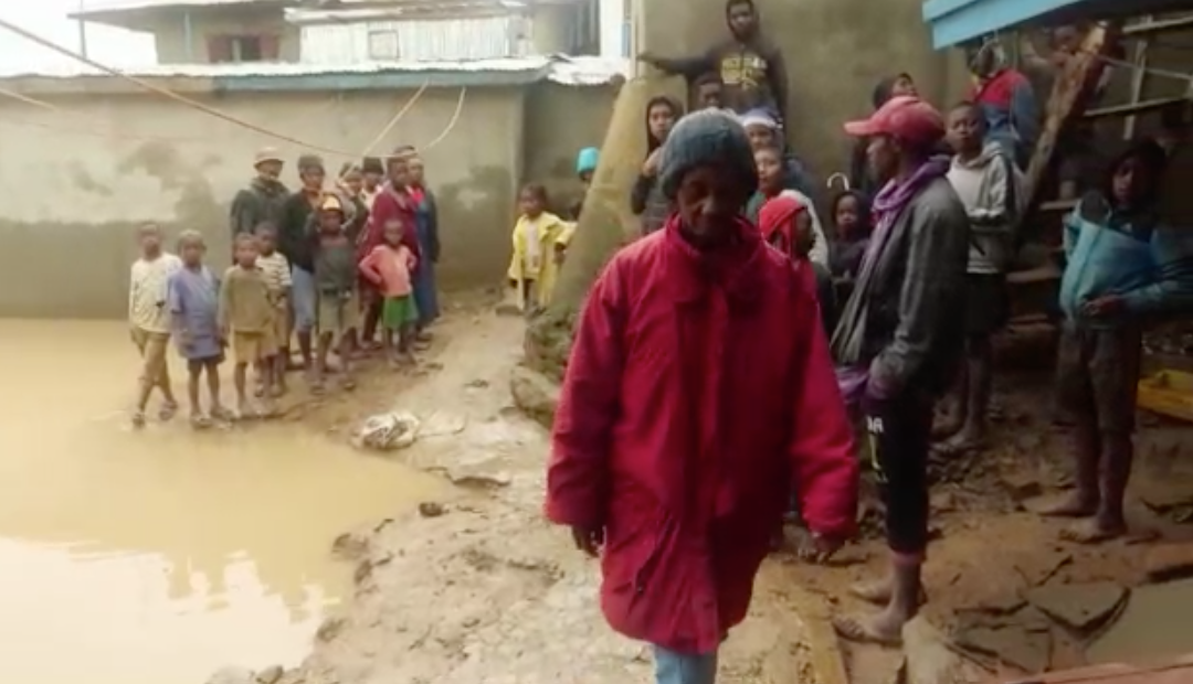 พายุไซโคลนบัตซีราย ถล่มมาดากัสการ์ หลายหมื่นคนไร้ที่อยู่ พายุไซโคลนบัตซีราย ถล่มมาดากัสการ์ หลายหมื่นคนไร้ที่อยู่