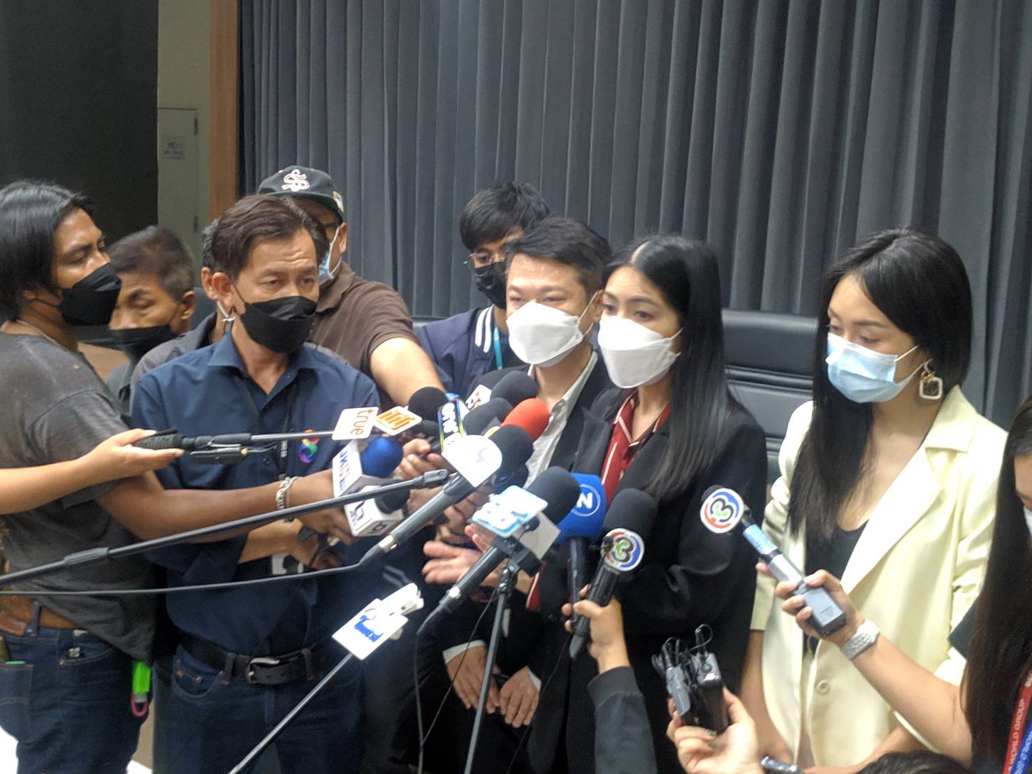 อยากเป็นจำเลยแล้ว! กระติก-แซน บุกงานอัยการสูงสุดร้องขอความเป็นธรรม 