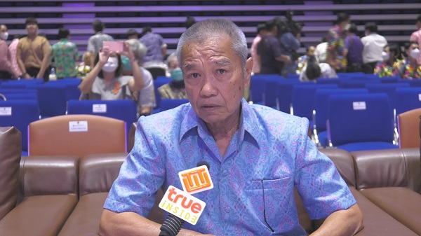 พ่อรอง เค้ามูลคดี 75 ปี ยังสนุกกับการทำงาน (มีคลิป) พ่อรอง เค้ามูลคดี 75 ปี ยังสนุกกับการทำงาน (มีคลิป)