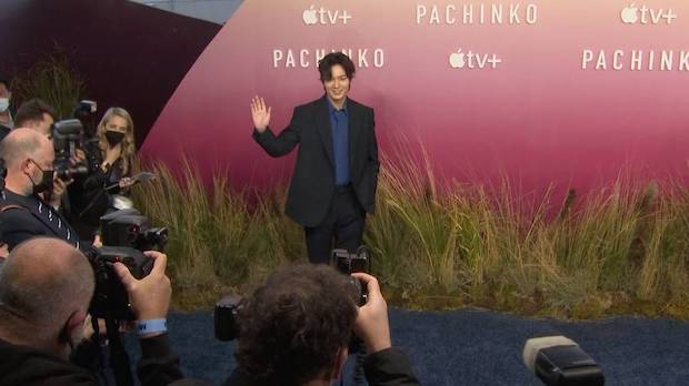 สื่อนอกรุมล้อม!! ‘อีมินโฮ - ยุนยอจอง’ เปิดตัวซีรีส์ Pachiko ที่แอลเอ (มีคลิป) สื่อนอกรุมล้อม!! ‘อีมินโฮ - ยุนยอจอง’ เปิดตัวซีรีส์ Pachiko ที่แอลเอ (มีคลิป)