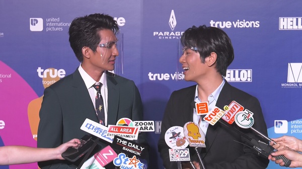 “เอิร์ท-มิกซ์” รับยังไม่ชินหลังแฟนคลับไปให้กำลังใจจนห้างแตก (มีคลิป) “เอิร์ท-มิกซ์” รับยังไม่ชินหลังแฟนคลับไปให้กำลังใจจนห้างแตก (มีคลิป)