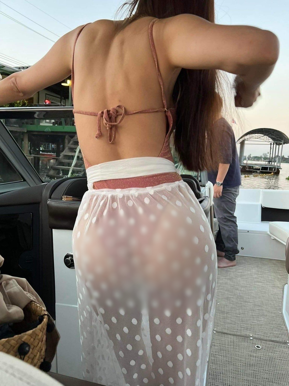 แอนนา พูดแล้ว ภาพหลุดบนเรือใช่ แตงโม จริงไหม!? แอนนา พูดแล้ว ภาพหลุดบนเรือใช่ แตงโม จริงไหม!?