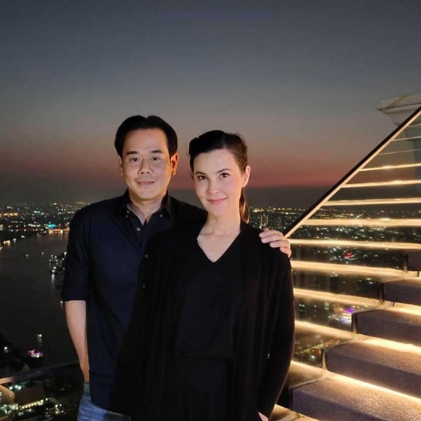 เป๊ก - ธัญญ่า ขนอุปกรณ์ Call center ช่วย 1668 ของกรมการแพทย์