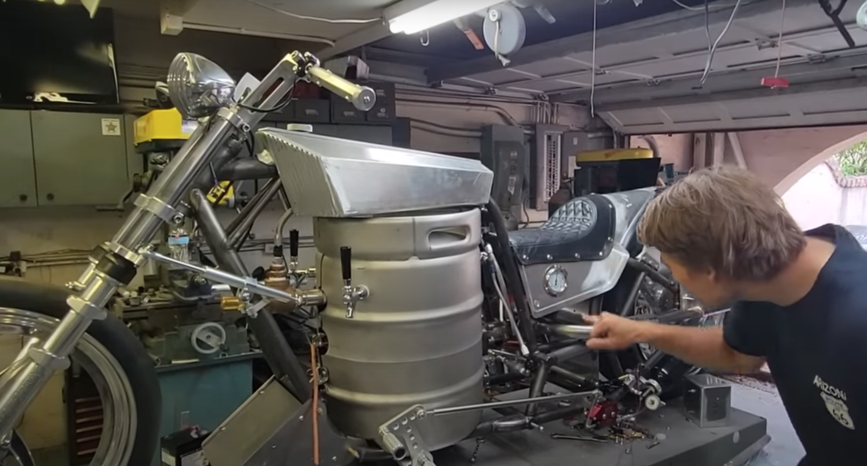 สองพ่อลูกนักประดิษฐ์ สร้างมอเตอร์ไซค์ไอน้ำจาก พลังเบียร์ !? สองพ่อลูกนักประดิษฐ์ สร้างมอเตอร์ไซค์ไอน้ำจาก พลังเบียร์ !?