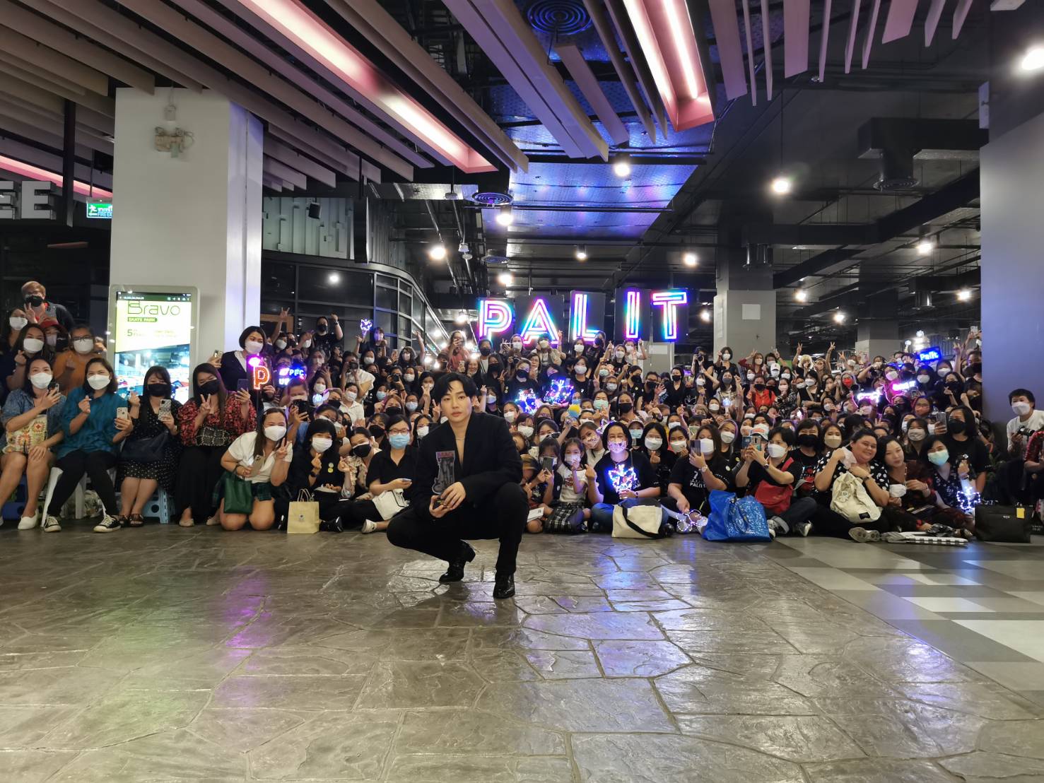 นุช ทำ เฮียเป๊ก น้ำตาคลอ!! หลังรวมตัวเซอร์ไพรส์กลางเวที Awards